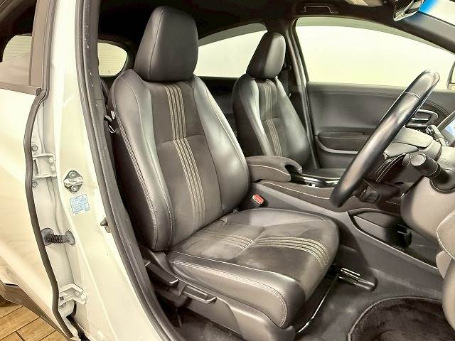 ヴェゼルハイブリッドHYBRID RS Honda SENSING 内装他