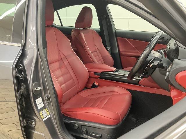 ISIS300h “F SPORT” 内装他