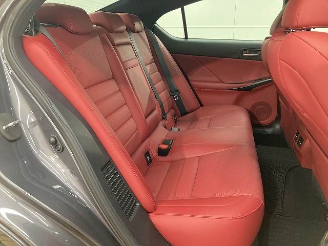 ISIS300h “F SPORT” 内装他