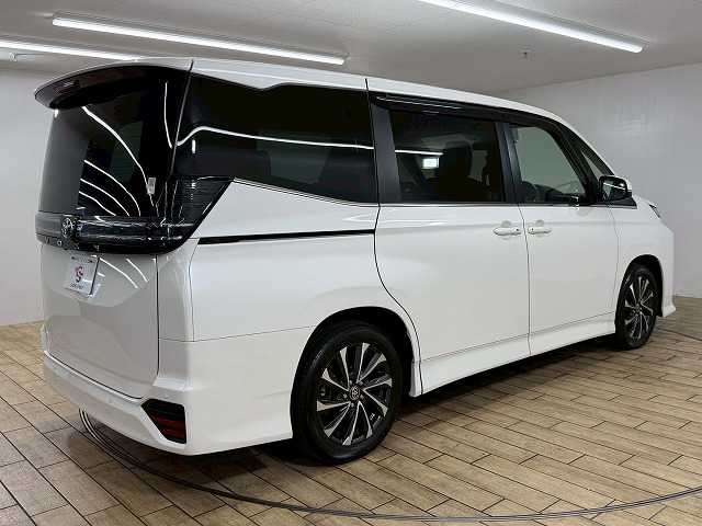 トヨタ ヴォクシーの画像16