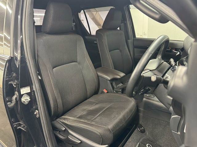 ハイラックスZ“Black Rally Edition” 内装他