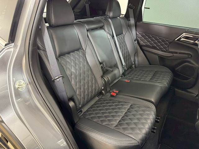 アウトランダーPHEVP 内装他