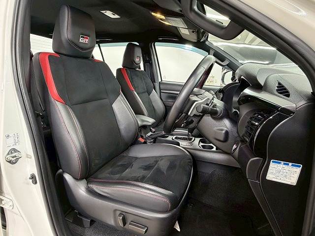 ハイラックスZ“GR SPORT” 内装他