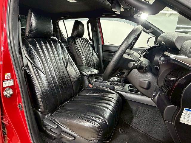 ハイラックスZ“Black Rally Edition” 内装他