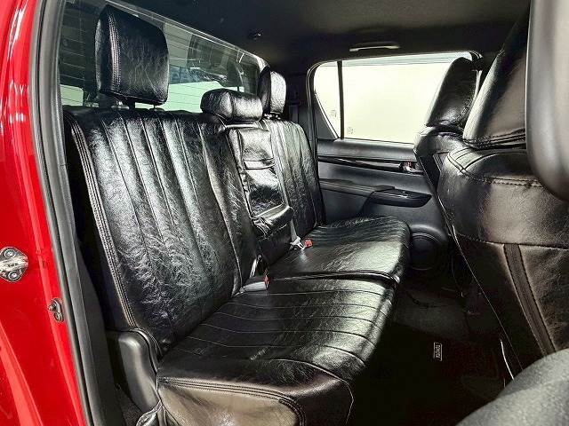 ハイラックスZ“Black Rally Edition” 内装他