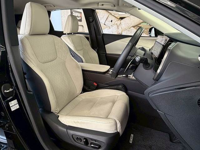 RXRX450h+ “version L” 内装他