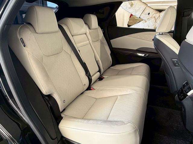 RXRX450h+ “version L” 内装他