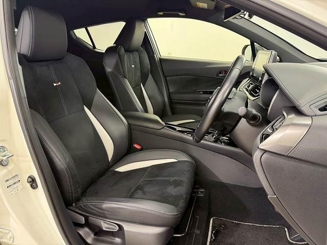 C-HRハイブリッド S “GR SPORT” 内装他