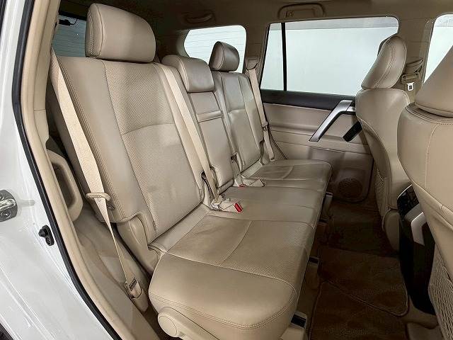 ランドクルーザープラドTX“Lパッケージ・Matt Black Edition”7人乗り 内装他