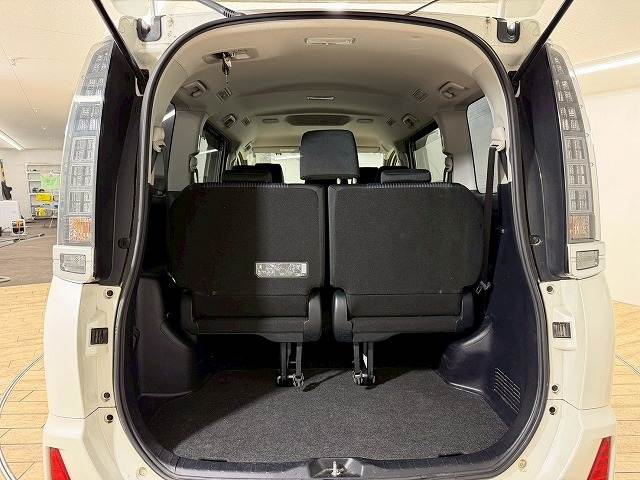 トヨタ ヴォクシーの画像13