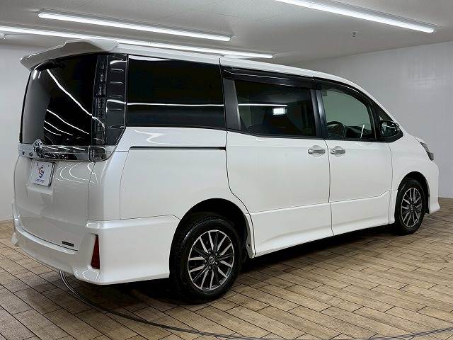 トヨタ ヴォクシーの画像16