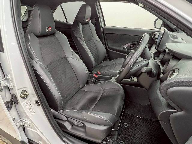 ヤリスクロス□HYBRID GR SPORT 内装他