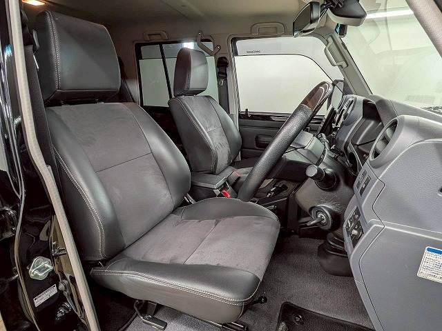 ランドクルーザー70系AX 内装他