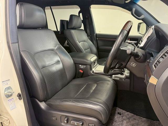 トヨタ&nbsp;ランドクルーザー200系の画像4