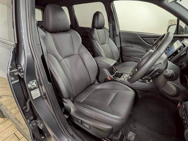 フォレスター□STI Sport Black Interior Selection 内装他