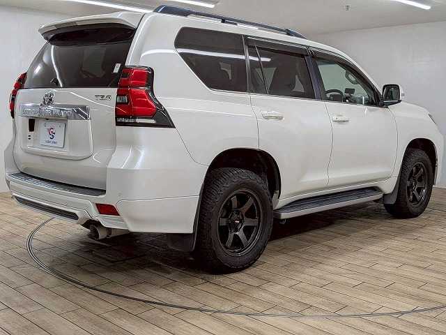 トヨタ ランドクルーザープラドの画像17