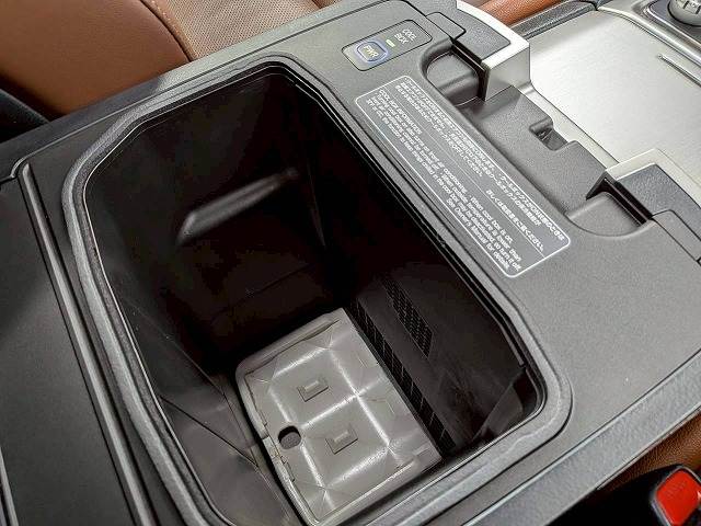 トヨタ ランドクルーザー200系の画像9