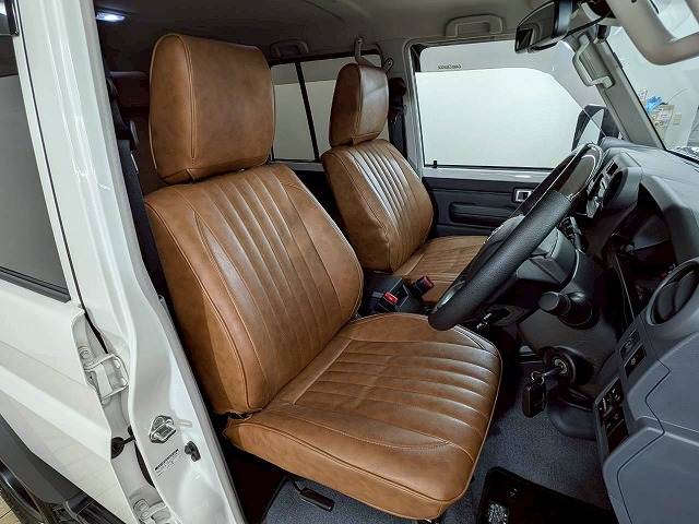 ランドクルーザー70系AX アルパイン11型フローティングナビ/JAOSフロントバンパーガーニッシュ/ベッドキッド/リアラダー/ETC2.0/XTREME-J16インチアルミホイール/ジオランダーMTタイヤ/クルーズコントロール 内装他