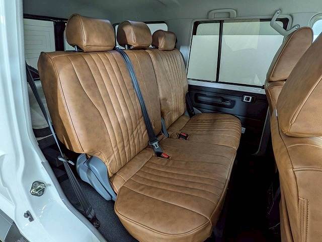 ランドクルーザー70系AX アルパイン11型フローティングナビ/JAOSフロントバンパーガーニッシュ/ベッドキッド/リアラダー/ETC2.0/XTREME-J16インチアルミホイール/ジオランダーMTタイヤ/クルーズコントロール 内装他