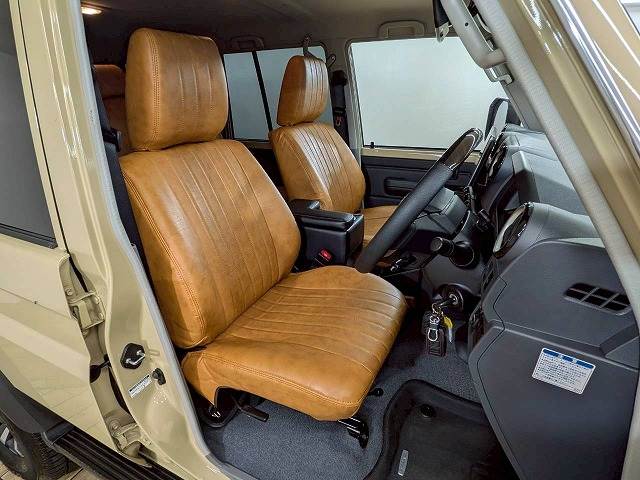 ランドクルーザー70系AX 内装他