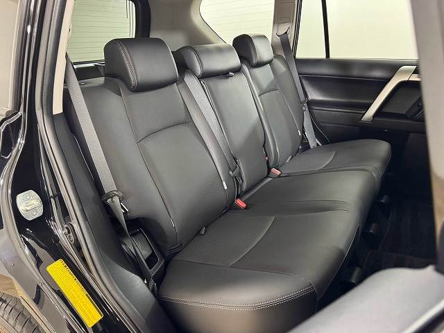 ランドクルーザープラドTX Lパッケージ マットブラックエディション 特別仕様車/サンルーフ/レーダークルーズコントロール/シートクーラー/シートヒーター/クリアランスソナー/パワーシート/ETC/純正ナビ/バックカメラ/LEDヘッドライト/純正18インチアルミホイール 内装他