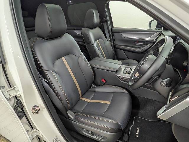 CX-60ＸＤ　ドライブエディション　ナッパレザーパッケージ　パノラマサンルーフ／ブラックナッパレザーシート／全周囲カメラ／ＢＯＳＥスピーカー／レーダークルーズコントロール／電動リヤゲート／シートクーラー／シートヒーター／ワイヤレス充電／ＬＥＤヘッドライト 内装他