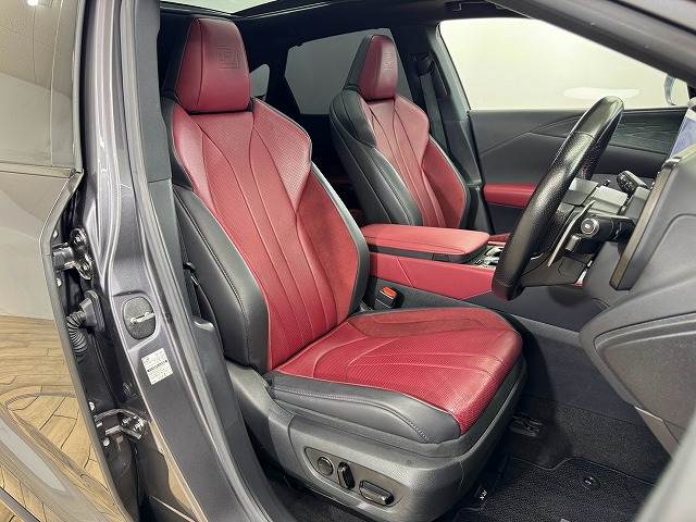 RXRX500h Fスポーツパフォーマンス TRDエアロ/TRDマフラー/パノラマサンルーフ/輻射ヒーター/デジタルインナーミラー/ブラインドスポットモニター/レーダークルーズコントロール/シートクーラー/シートヒーター/ワイヤレス充電 内装他