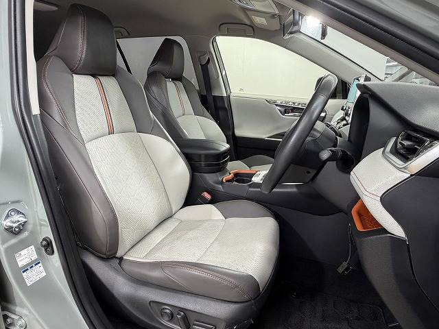 RAV4アドベンチャー TRDバンパーガード/16インチ Air/G Massive/5ZIGENマフラー/全周囲カメラ/ハーフレザーシート/レーダークルーズコントロール/シートクーラー/シートヒーター/BSM 内装他