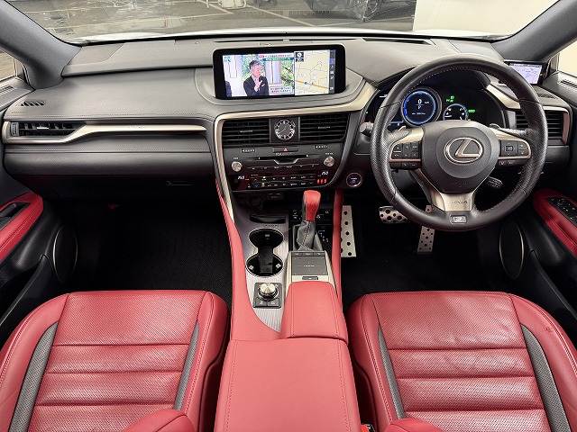 レクサスRXＲＸ４５０ｈ　Ｆスポーツ　ＴＲＤエアロ／サンルーフ／ベンチレーション／全周囲／ヘッドアップディスプレイ／ブラインドスポットモニター／レーダークルーズ／レーンキープ／オートマチックハイビーム／ＡＣ１００Ｖ／赤革シート 内装他
