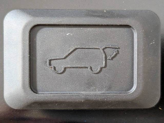 RAV4アドベンチャー オフロードパッケージ TRDフロントバンパー/ヒッチメンバー/パノラミックビューモニター/電動リヤゲート/デジタルインナーミラー/ブラインドスポットモニター/レーダークルーズコントロール/シートヒーター/シートクーラー 内装他
