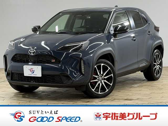 トヨタヤリスクロスＧＲスポーツ　純正ディスプレイオーディオ／全周囲カメラ／レーダークルーズコントロール／シートヒーター／ステアリングヒーター／パドルシフト／ブラインドスポットモニター／ＥＴＣ／ハーフレザーシート／オートハイビーム