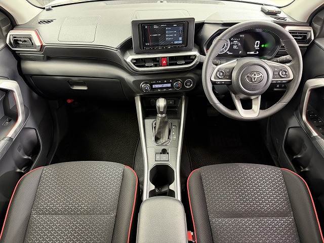 トヨタライズZ 4WD/SDナビ/バックカメラ/レーダークルーズコントロール/シートヒーター/電子式サイドブレーキ/クリアランスソナー/衝突軽減/スマートキー/プッシュスタート/ETC/LEDヘッドライト 内装他