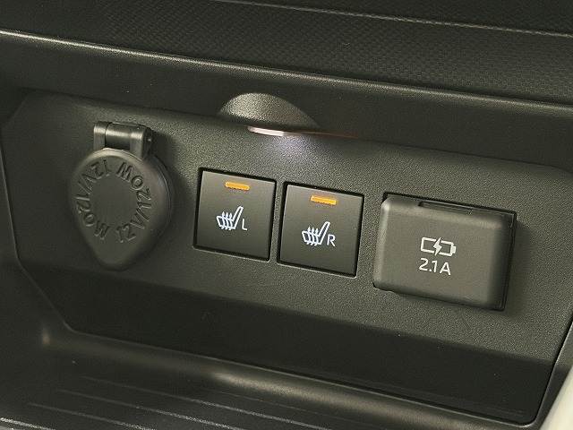 ライズZ 4WD/SDナビ/バックカメラ/レーダークルーズコントロール/シートヒーター/電子式サイドブレーキ/クリアランスソナー/衝突軽減/スマートキー/プッシュスタート/ETC/LEDヘッドライト 内装他