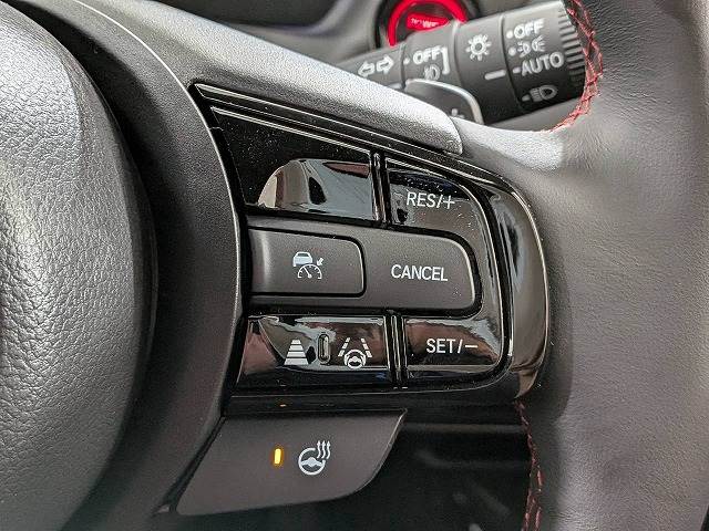 ヴェゼルハイブリッドｅ：ＨＥＶ　ＲＳ　ＡｐｐｌｅＣａｒＰｌａｙ／ホンダコネクトナビ／バックカメラ／レーダークルーズコントロール／シートヒーター／電動リヤゲート／ブラインドスポットモニター／ワイヤレス充電／ＥＴＣ２．０／ハーフレザーシート 内装他