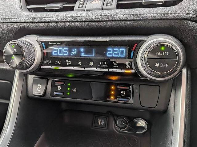 RAV4ハイブリッドG 純正10.5インチディスプレイオーディオ/パノラミックビューモニター/AppleCarPlay/シートクーラー/シートヒーター/レーダークルーズコントロール/ブラインドスポットモニター/パワーシート 内装他