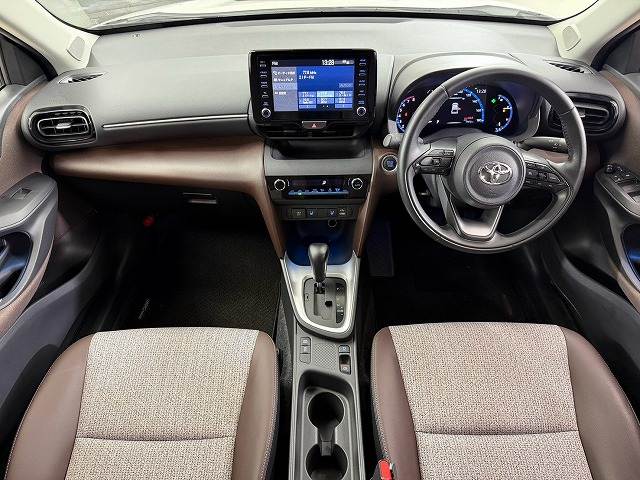 トヨタヤリスクロスZ ワンオーナー/モデリスタエアロ/AppleCarPlay/全周囲カメラ/ブラインドスポットモニター/レーダークルーズコントロール/シートヒーター/パワーシート/オートマチックハイビーム/ETC/LED 内装他