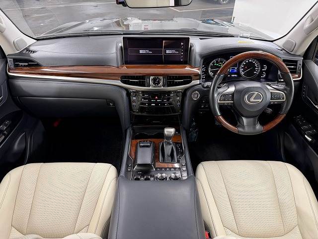 レクサスLXＬＸ５７０　モデリスタ／オプション２１インチアルミホイール／クールボックス／全周囲カメラ／サンルーフ／ブラインドスポットモニター／ヘッドアップディスプレイ／シートヒーター／シートクーラー／ホワイトレザーシート 内装他