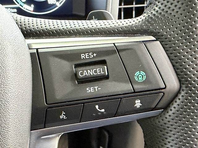 アウトランダーPHEVＧ　パノラマルーフ／全周囲カメラ／ＡｐｐｌｅＣａｒＰｌａｙ／マイパイロット／ブラインドスポットモニター／ヘッドアップディスプレイ／電動リヤゲート／合皮シート／シートヒーターパドルシフト／ＬＥＤヘッド 内装他