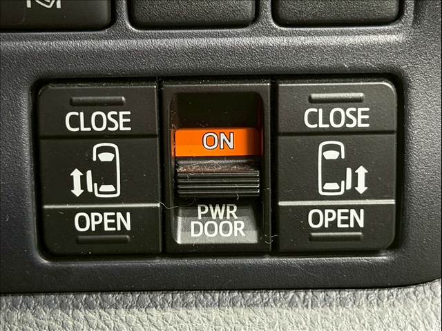 トヨタ ヴォクシーの画像8