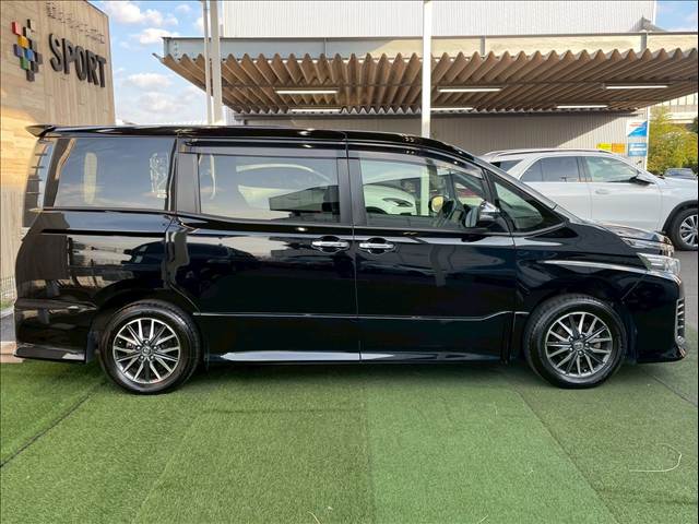 トヨタ ヴォクシーの画像15