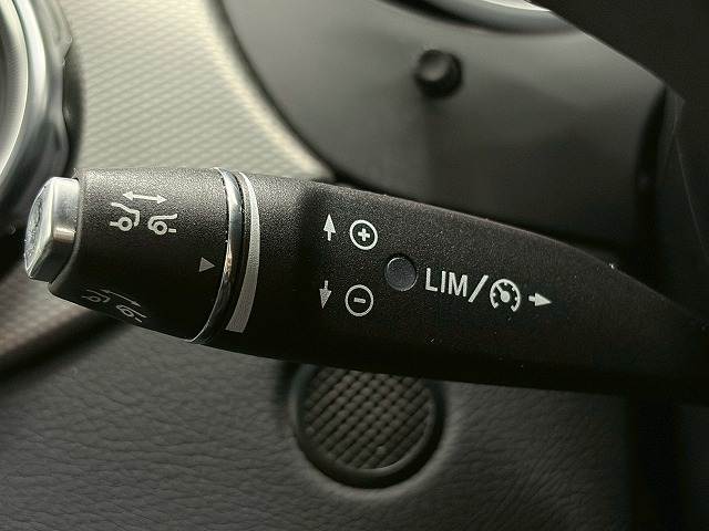 GLA-CLASSGLA 220 4MATIC レーダーセーフティPKG 内装他