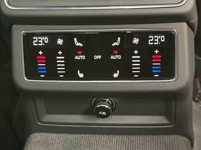 A6 Avant40TDIクワトロ スポーツ Sラインパッケージ テクノロジーPKG/オプション20inアルミ/電動リアゲート/4ゾーンオートエアコン/全席シートヒーター/ワイヤレス充電/ステアリングヒーター/フルセグTV/パワーシート/パドルシフト 内装他