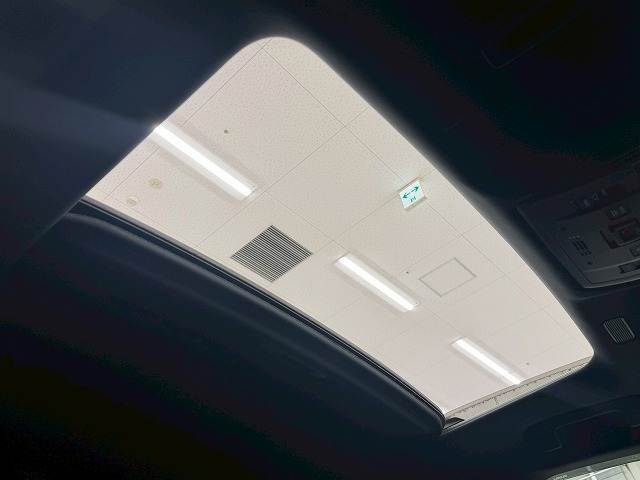 ESES300h Fスポーツ サンルーフ/全周囲カメラ/電動リアゲート/シートヒーター&ベンチレーション/レーダークルーズ/ブラインドスポット/ドライブレコーダー/ステアリングリモコン/クリアランスソナー/パドルシフト 内装他
