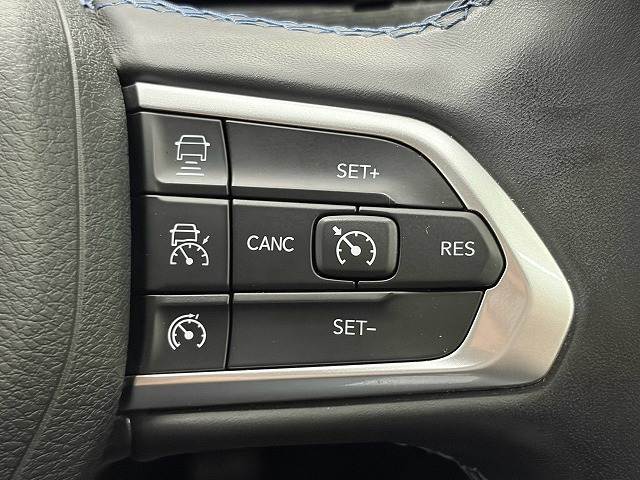 JEEP COMPASSロンジチュード AppleCarPlay/バックカメラ/ドライブレコーダー/ETC/レーダークルーズ/ブラインドスポット/クリアランスソナー/パーキングアシスト/レーンアシスト/オートライト 内装他