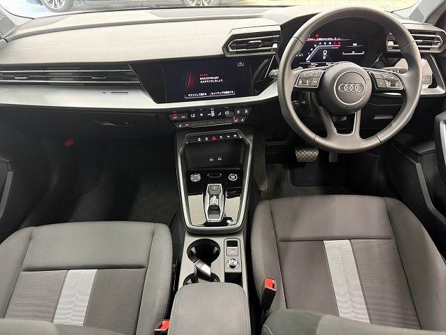 アウディA3 Sportbackスポーツバック30TFSIアドバンスド ナビゲーションPKG/フルセグTV/バーチャルコックピット/AppleCarPlay/シートヒーター/電動シート/レーダークルーズ/ブラインドスポット/クリアランスソナー/パドルシフト 内装他
