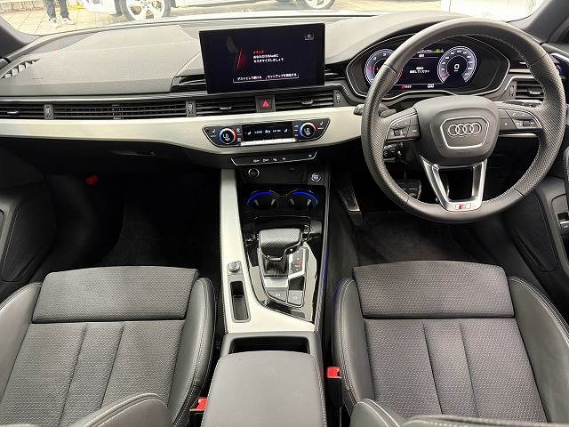 アウディA4 Avantブラックスタイルプラス　限定２５０台／全席シートヒーター／全周囲カメラ／ＡｐｐｌｅＣａｒＰｌａｙ／ワイヤレス充電／純正１９ｉｎアルミ／マトリクスＬＥＤヘッドライト／ＥＴＣ２．０／ドライブレコーダー／電動リアゲート 内装他