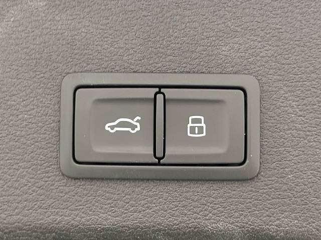 A4 Avantブラックスタイルプラス　限定２５０台／全席シートヒーター／全周囲カメラ／ＡｐｐｌｅＣａｒＰｌａｙ／ワイヤレス充電／純正１９ｉｎアルミ／マトリクスＬＥＤヘッドライト／ＥＴＣ２．０／ドライブレコーダー／電動リアゲート 内装他