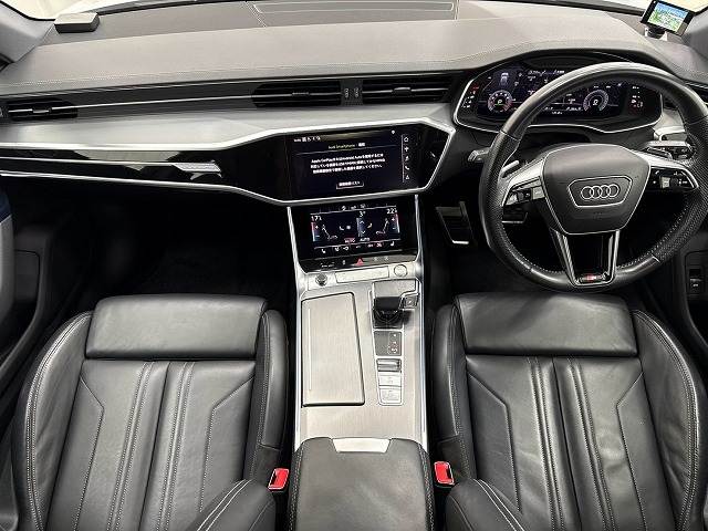 アウディA6 Avant45TFSIクワトロ スポーツ Sラインパッケージ アシスタンスPKG/ライティングPKG/リアコンフォートPKG/ワイヤレス充電/黒革シート/AppleCarPlay/全周囲カメラ/アイビエントライト/後席シートヒーター/電動リアゲート 内装他