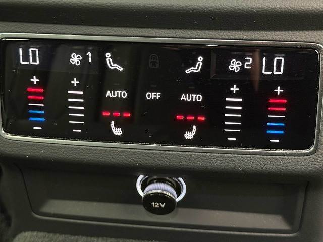 A6 Avant45TFSIクワトロ スポーツ Sラインパッケージ アシスタンスPKG/ライティングPKG/リアコンフォートPKG/ワイヤレス充電/黒革シート/AppleCarPlay/全周囲カメラ/アイビエントライト/後席シートヒーター/電動リアゲート 内装他