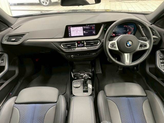 BMW2Series Gran Coupeディーゼル 218d M Sport RHD 内装他